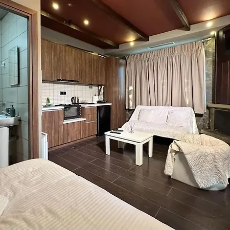 Under The Rocks Apartment